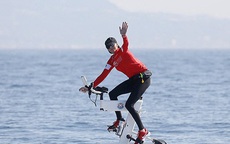 Vương phi Monaco đạp xe trên nước 180 km