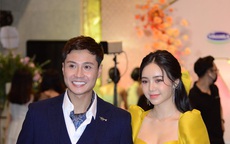 Thảm đỏ VTV Awards 2020: Cặp đôi Thanh Sơn - Quỳnh Kool sánh đôi thân thiết nhưng sao gương mặt của "thầy giáo mưa" khác lạ đến ngỡ ngàng thế này