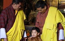 Hoàng tử Rồng của Bhutan mừng sinh nhật 4 tuổi, gây bất ngờ về vẻ ngoại hình và sự vắng mặt bất thường của Hoàng hậu “vạn người mê”