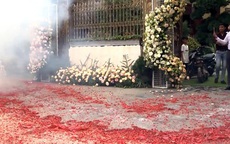 Vụ đốt pháo “đỏ đường” tại đám cưới: Một nghi can khác đang bỏ trốn