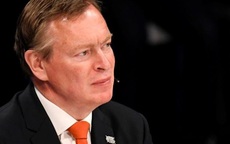 Bộ trưởng Y tế Hà Lan ngất khi họp về Covid-19