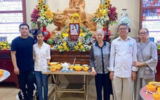 Bố mẹ Phùng Ngọc Huy thay mặt con trai làm lễ cúng 100 ngày cho Mai Phương, xuất hiện bên bảo mẫu bé Lavie