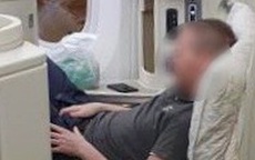 Chùm ảnh độc quyền phi công người Anh trên chuyến bay rời Việt Nam về nước