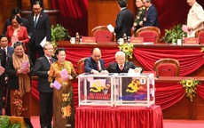 Tổng Bí thư, Chủ tịch nước Nguyễn Phú Trọng và Thủ tướng Chính phủ Nguyễn Xuân Phúc trúng cử Ban chấp hành Trung ương khoá XIII