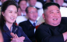 Vợ ông Kim Jong Un tái xuất sau một năm