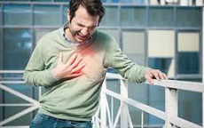 Bỗng dưng bị đau thắt ngực, hãy nghĩ đến căn bệnh chết người này
