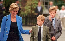 Nhà Harry và William đều tưởng niệm Diana nhân Ngày của mẹ