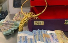 Hành khách nhận lại hơn 300 triệu đồng tiền mặt và vàng bỏ quên trên máy bay