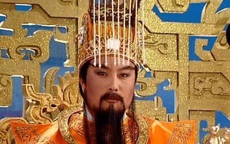 Vào vai Ngọc Hoàng trong Tây Du Ký, nam diễn viên đình đám "ngã ngửa" khi về quê thấy mặt mình bị in lên... vàng mã