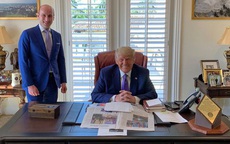 Vật đáng chú ý trên bàn làm việc mới của ông Trump