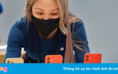 'Trả thù' đại dịch, người trẻ TP.HCM sắm quần áo, đặt mua iPhone 13