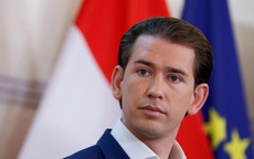 Cú "ngã ngựa" đột ngột của Thủ tướng trẻ nhất nước Áo được mệnh danh soái ca đời thực, gần 20 năm chỉ chung thủy với một bóng hồng