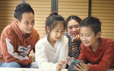 Lý Hải Minh Hà tự quay MV cùng các con khi bị kẹt ở Lâm Đồng