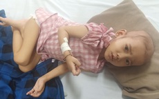 Người mẹ nghèo cầu xin cứu giúp con gái 4 tuổi ung thư máu quằn quại trong đau đớn