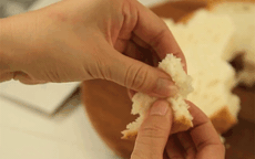 Bánh mì không chỉ để ăn, 11 công dụng của nó khiến bạn "ngã ngửa" vì quá thiết thực