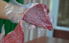Thấy miếng thịt bò có 3 đặc điểm này tuyệt đối đừng mua