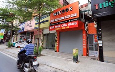 Tấm biển đỏ với cụm từ này đang xuất hiện dày đặc trên phố Hà Nội