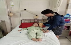 Xót xa nữ công nhân nghèo có con bị dị tật không hậu môn ở Thừa Thiên Huế