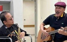 Nhạc sĩ Trần Tiến diễn cùng Trần Mạnh Tuấn trong bệnh viện
