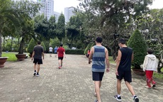 Người Sài Gòn hào hứng đến công viên tập thể dục, vui chơi