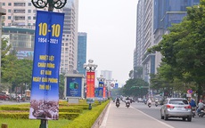 Đường phố Hà Nội rực rỡ pano, áp phích chào mừng kỷ niệm 67 năm Ngày Giải phóng Thủ đô