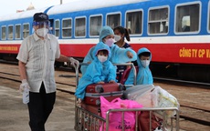 Hình ảnh xúc động từ chuyến tàu 'đặc biệt' đưa công dân Quảng Bình trở về quê hương 