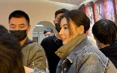 Trương Bá Chi lộ nhan sắc thật ở tuổi 41 qua ảnh chụp trộm, gương mặt ra sao mà khiến netizen ngỡ ngàng?