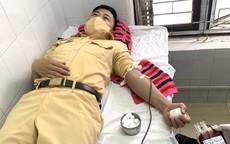 
Cán bộ Công an Hà Tĩnh hiến máu cứu bệnh nhân qua cơn nguy kịch