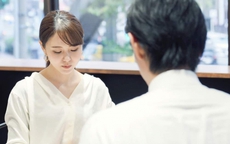 Vợ làm ầm ĩ chỉ vì chiếc thùng rác khiến chồng tức tối bỏ đi, qua 1 tuần trở về anh ta "chết đứng" nhìn cảnh tượng trong nhà
