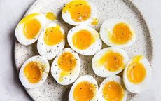 Bí quyết để trứng gà, trứng vịt, trứng cút, trứng nào luộc cũng thành lòng đào ngon miệng, đẹp mắt
