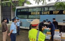 Thừa Thiên Huế: Bên trong xe khách giường nằm chạy từ Hà Nội vừa bị bắt giữ