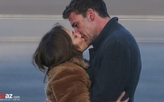 Jennifer Lopez và Ben Affleck hôn say đắm khi tạm biệt