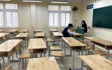 Bức ảnh nhiều cảm xúc: Chỉ 1 học sinh đến lớp tại trường THPT ở Hà Nội