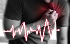 Nghiên cứu sinh 34 tuổi đột tử trong phòng làm việc do đau tim: 2 triệu chứng trước khi chết thường ập đến, phát hiện kịp thời có thể cứu sống bạn