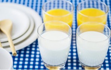 Buổi sáng nên uống sữa hay uống nước cam? Câu trả lời bất ngờ cho sự lựa chọn sáng suốt