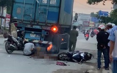 Chồng gào khóc bên thi thể vợ sau tai nạn giao thông ở TP Thủ Đức