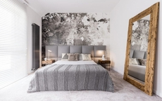 4 cách sử dụng giấy dán tường để tạo ra một phòng ngủ mới mẻ