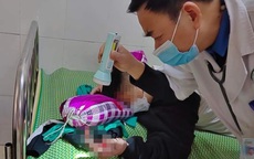 Hà Tĩnh: Điện thoại phát nổ khi đang sạc pin, bé 14 tuổi bị dập nát bàn tay