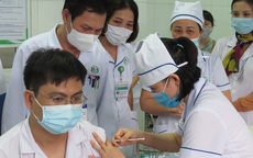 Nghệ An tổ chức tiêm vaccine COVID-19 cho các cán bộ,  y bác sĩ tuyến đầu chống dịch