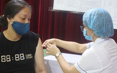 Hà Nội: Đồng loạt tiêm vaccine COVID-19 đợt 2 tại 14 quận, huyện
