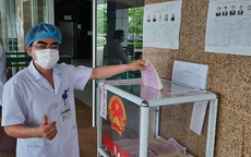 Niềm tin gửi gắm qua lá phiếu của 705 cử tri đặc biệt ở Bệnh viện Bệnh nhiệt đới Trung ương
