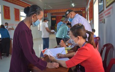 Ngư dân Quảng Bình gác việc ra khơi để đi bầu cử