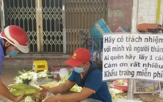 'Ai quên hãy lấy một cái, khẩu trang miễn phí'