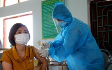 Thứ trưởng Nguyễn Trường Sơn đề nghị Bắc Giang đẩy nhanh tiến độ và đảm bảo an toàn tiêm vaccine COVID-19 cho người dân