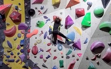 Xem cô bé ‘người nhện’ trổ tài leo trèo tuyệt đỉnh