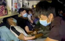 Phát hiện xe cấp cứu chở “chui” 12 người từ Bắc Ninh về Sơn La