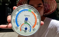 Choáng với nhiệt độ bề mặt ngoài trời lên tới 60 độ C ở Hà Nội