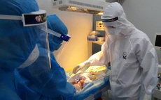 Bé gái chào đời khi mẹ đang phải thở máy do COVID-19 tiến triển nặng