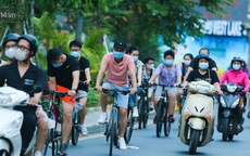 Người Hà Nội đổ xô đi thuê xe đạp, tiểu thương ung dung kiếm tiền triệu mỗi ngày