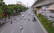 Hình ảnh khác lạ trên những tuyến đường nóng về ùn tắc giao thông của Hà Nội trong giờ cao điểm ngày đầu tuần